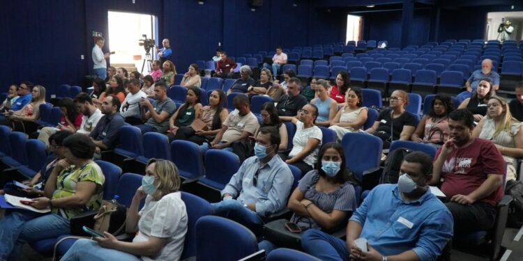 Secretaria Municipal de Saúde participa de qualificação contra arboviroses