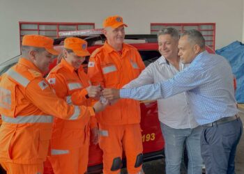 Prefeitura entrega viatura e renova convênio com o Corpo de Bombeiros em Araxá