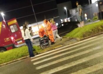 Adolescente que estava na garupa de moto fica ferida em batida na Avenida Imbiara