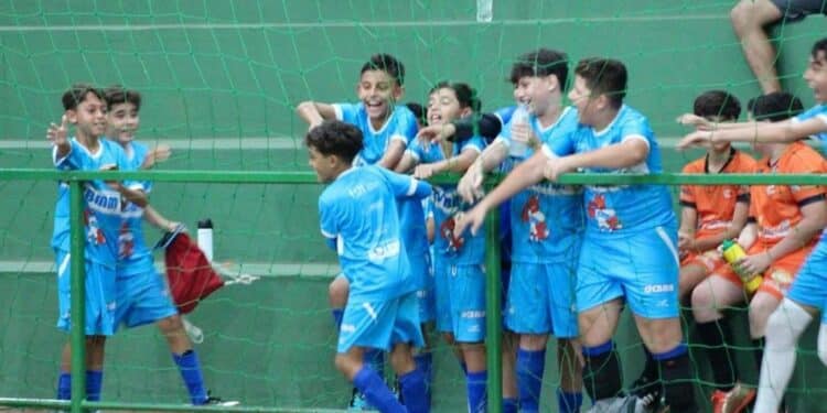 Alunos do projeto Dínamo Lobinho Transformando Vidas participam de atividades interativas