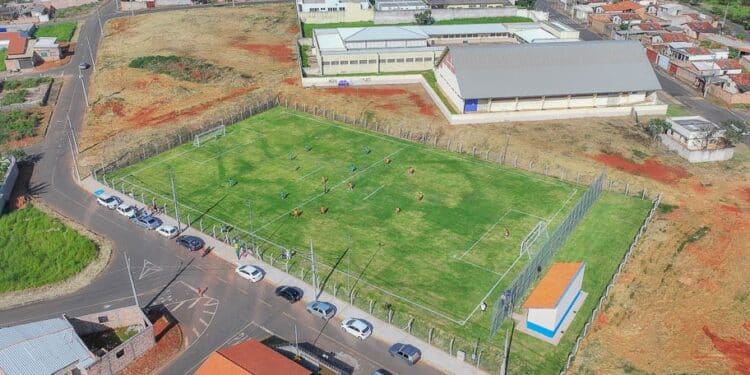 Prefeitura de Araxá inaugura o Campo de Futebol do bairro Max Neumann