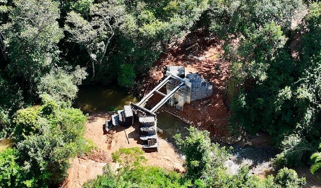 Construção da nova ponte sobre o Ribeirão Pirapetinga entra na fase final