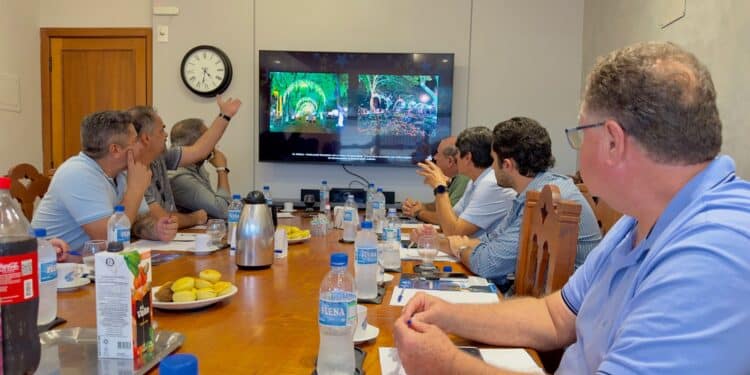 Prefeitura de Araxá e Acia iniciam discussão de projeto para iluminação de Natal 2024