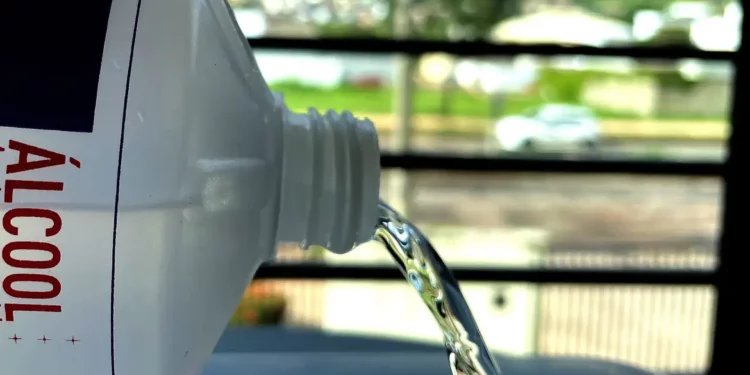 Álcool líquido 70% tem venda proibida a partir de 30 de abril