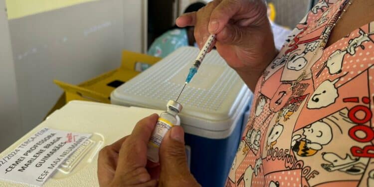 Prefeitura de Araxá aplica mais de 2.800 doses de imunizantes em estudantes