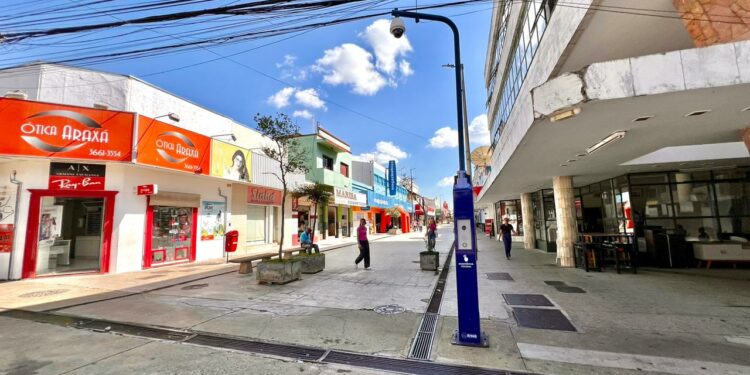 Poste Interativo no calçadão oferece mais segurança para a população