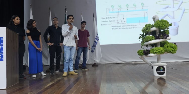 Programa inédito no Município, primeira turma do Núcleo de Empreendedorismo Juvenil apresenta trabalhos finais