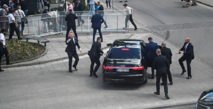 Primeiro-ministro da Eslováquia sofre tentativa de assassinato