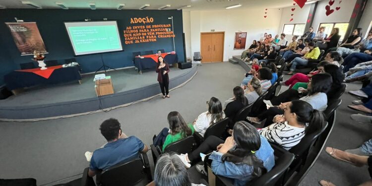 Araxá inicia atividades da Semana Municipal de Incentivo à Adoção; confira a programação