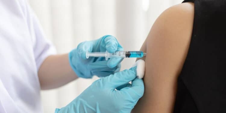 Vacinação contra a gripe é ampliada para toda a população em Araxá