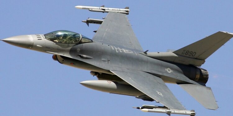 Bélgica enviará trinta caças F-16 à Ucrânia