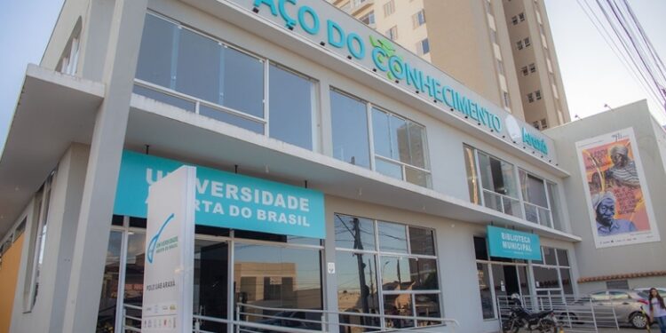 Inscrições para curso superior em Pedagogia no polo UAB Araxá estão abertas até segunda (27)