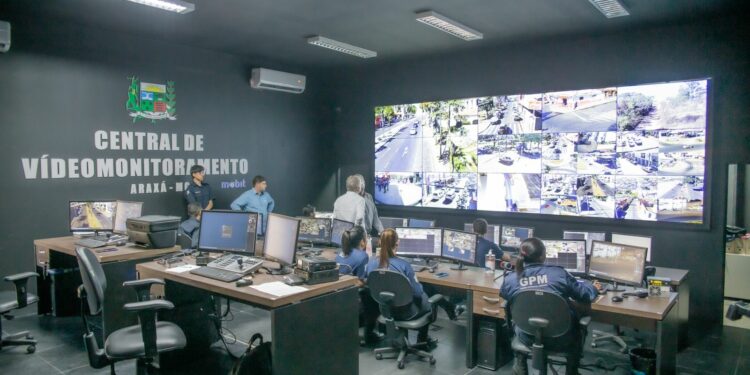 Ampliação da Central de Videomonitoramento garante mais eficiência na solução de crimes em Araxá