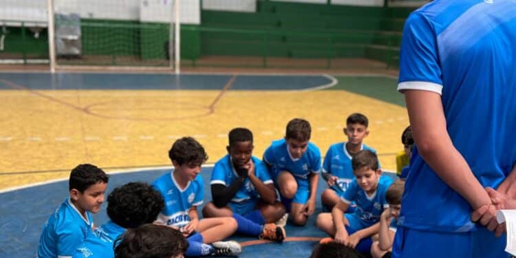 Alunos do projeto Lobinho Transformando Vidas recebem palestras educativas sobre prevenção contra o abuso sexual infantil