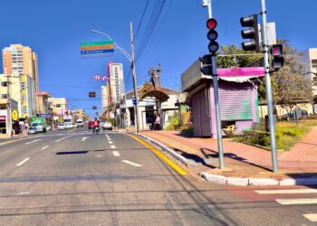 Pintura de meios-fios garante melhor sinalização de vias em Araxá