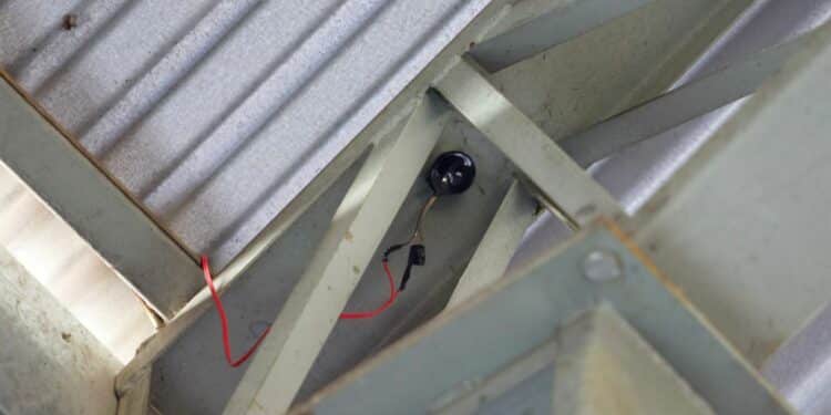 Feira Radialista Silmar Borges, no bairro Urciano Lemos, recebe tecnologia para espantar pombos