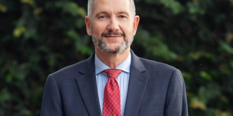 Márcio Scarpellini lança no Fliaraxá obra técnica sobre a taxa legal de juros no Brasil