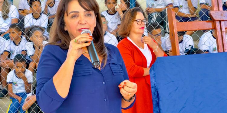 Prefeitura de Araxá reinaugura ginásio da Escola Manoela Lemos no bairro Urciano Lemos