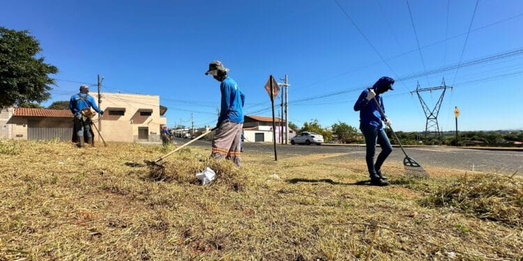Mutirão de Limpeza acontece no bairro João Bosco Teixeira e região nesta sexta-feira (14)