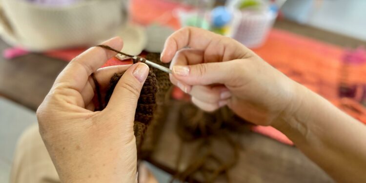 Ateliê de Tecelagem abre 40 vagas para os cursos de Bordado em Ponto Cruz e Crochê e Tricô