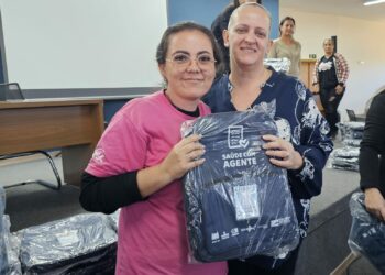 Prefeitura de Araxá realiza entrega de kits de uniformes para Agentes Comunitários de Saúde e de Combate às Endemias
