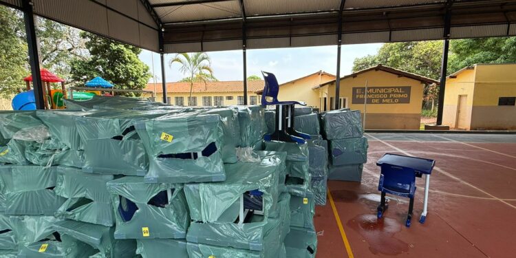 Prefeitura de Araxá investe cerca de 5 milhões em novos mobiliários para as escolas municipais