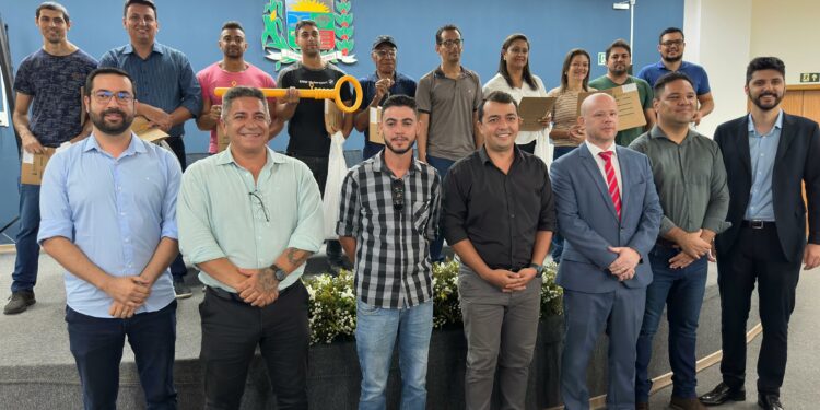 Realização de um sonho: mutuários do Jardim Esplêndido recebem chaves e documentação da casa própria
