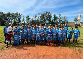 Alunos do Projeto Lobinho participam de palestra com mestre Evandro, do Taekwondo
