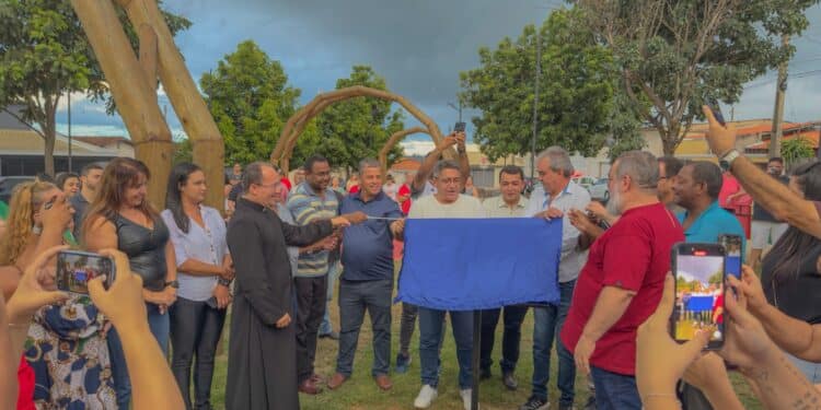 Prefeitura inaugura Praça dos Santos Reis no bairro Pão de Açúcar