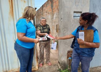 Ação educativa conscientiza moradores do Pão de Açúcar 4 sobre o descarte de lixo em terrenos públicos