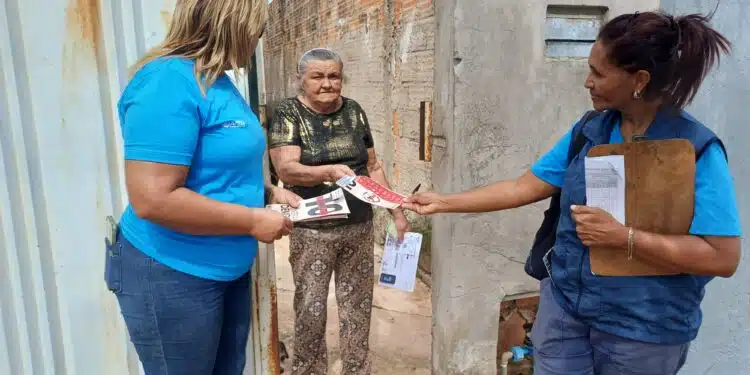 Ação educativa conscientiza moradores do Pão de Açúcar 4 sobre o descarte de lixo em terrenos públicos