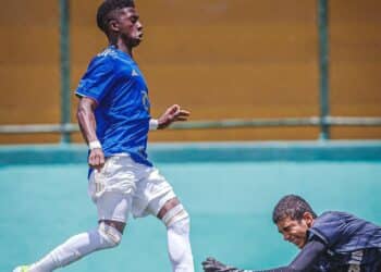 Ex-Dínamo, o goleiro araxaense Estevan assina seu primeiro contrato profissional com o Atlético-MG