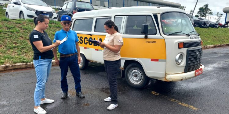 Prefeitura de Araxá realiza vistoria nos veículos do transporte escolar para garantir segurança no retorno às aulas