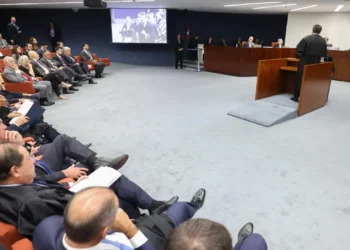 Ministros indicam que irão aceitar denúncia da PGR contra Bolsonaro
