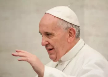 Médicos pensaram em parar tratamento de Papa Francisco para que ele pudesse ‘morrer em paz’