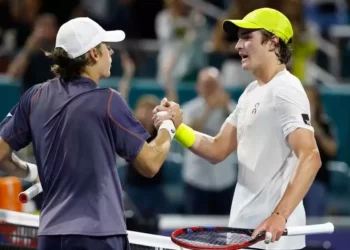 De Minaur desabafa após vencer Fonseca: “Batalha infernal!”