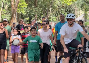 Crianças do Projeto Vida em Movimento vivenciam preparativos da Copa Internacional de Mountain Bike
