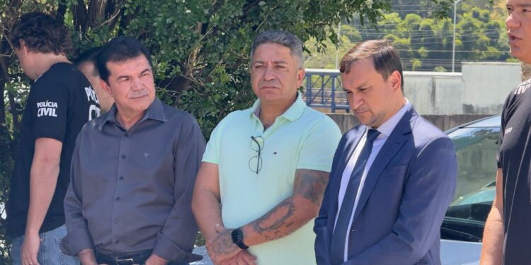 Prefeitura de Araxá entrega veículos à Polícia Civil para reforçar segurança no município