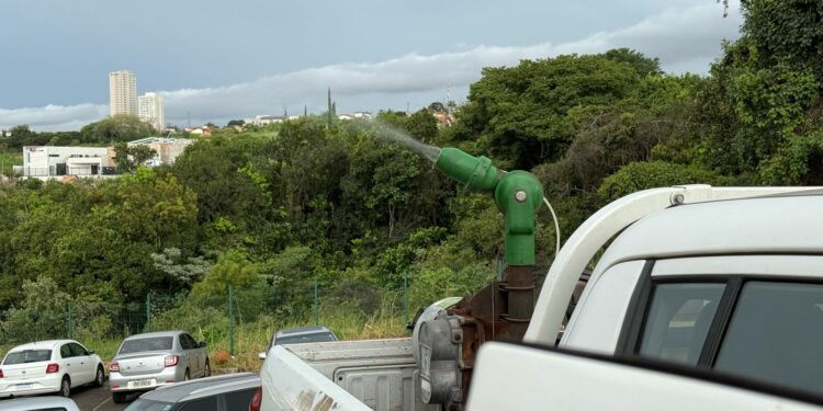Araxá recebe carro fumacê para auxiliar no combate à dengue