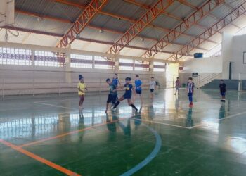 Projeto Movimento Fut Kids oferece aulas gratuitas de futsal para crianças; inscrições estão abertas