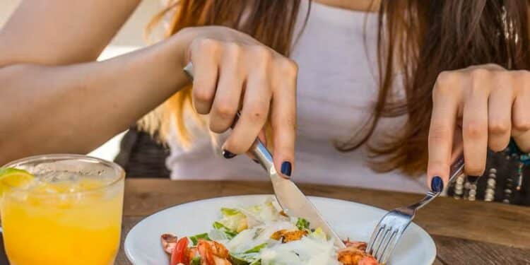 Você come uma refeição em 20 minutos ou menos? Talvez seja hora de desacelerar