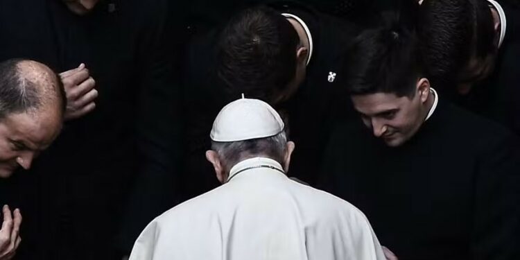 O que acontece quando um Papa morre? O passo a passo do luto no Vaticano