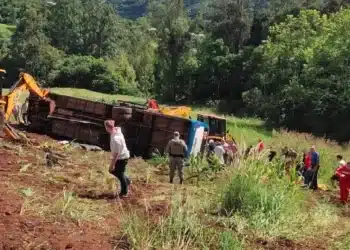 Acidente com ônibus de universidade deixa ao menos sete mortos no RS
