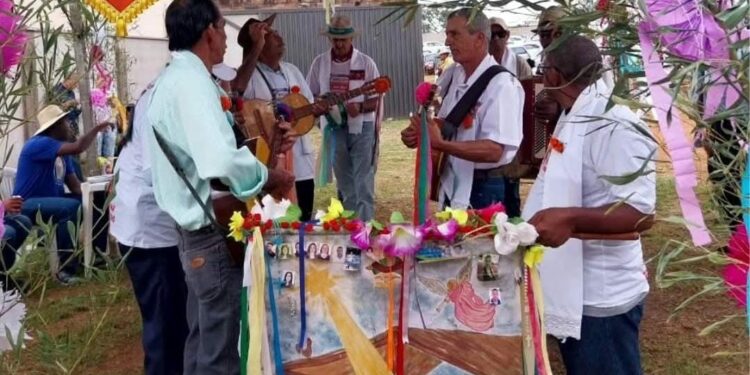 Araxá valoriza a cultura popular com o Encontro de Folia de Reis da Capela Mártir Filomena