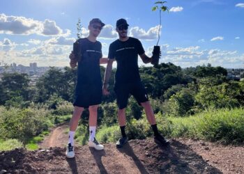 Plantio de Árvores por Atletas da Copa do Mundo de Mountain Bike no Bairro Belvedere