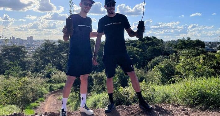 Plantio de Árvores por Atletas da Copa do Mundo de Mountain Bike no Bairro Belvedere