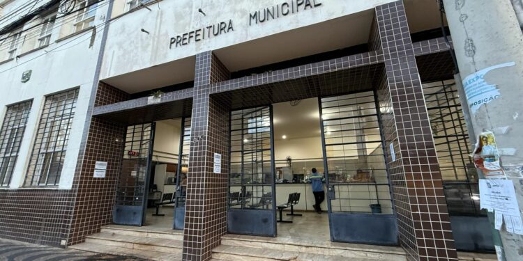 Prefeitura de Araxá divulga novos telefones do setor administrativo do município