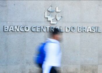 Banco Central aumenta expectativa de crescimento do PIB e diminui projeção da inflação