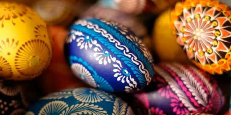 Páscoa: por que ovos e coelhos são símbolos da data?