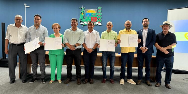 Prefeitura de Araxá inicia reforma administrativa e empossa quatro novos secretários